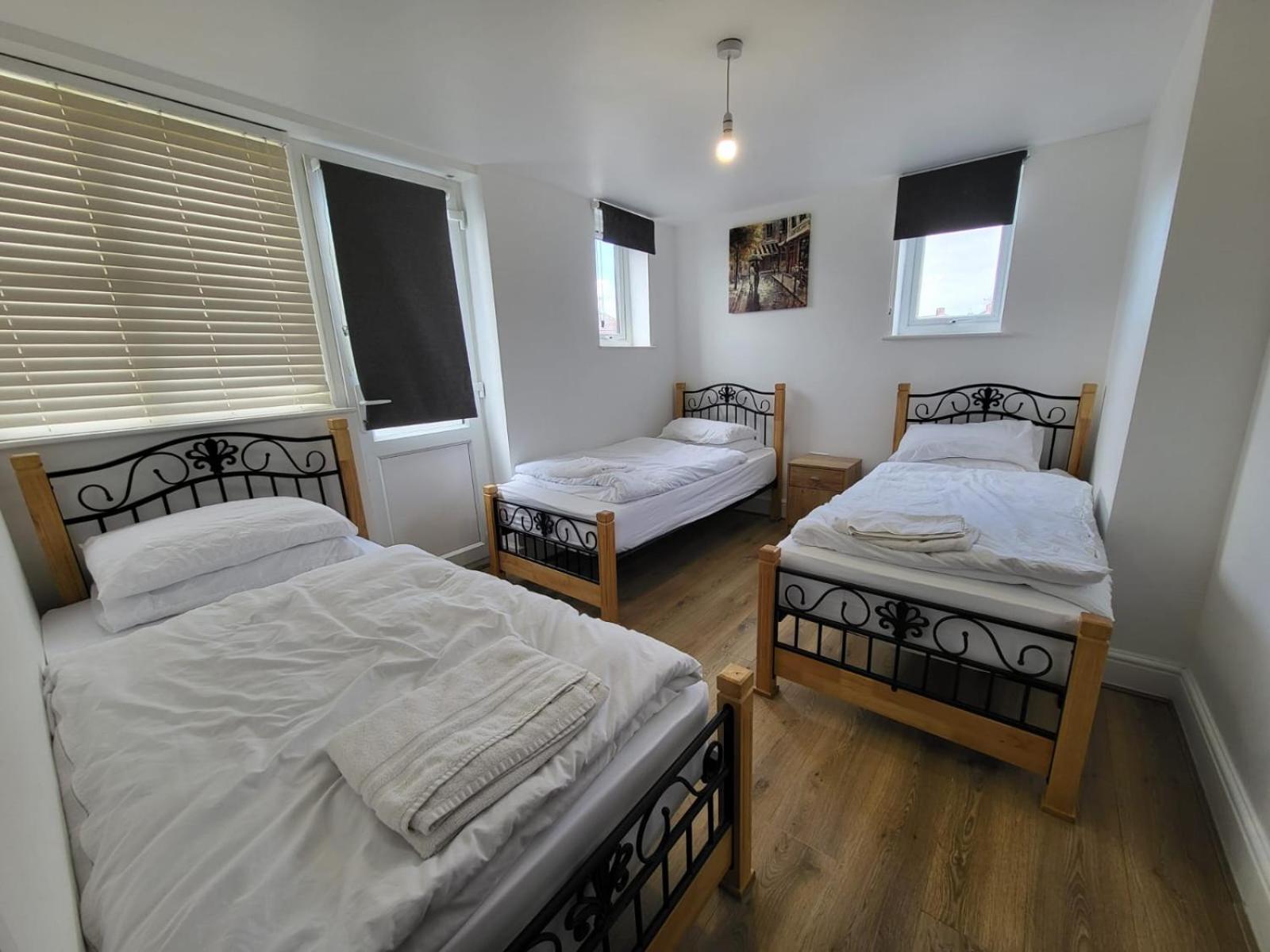 Serene 1 Bedroom, 3 Single Beds Bristol Exterior photo